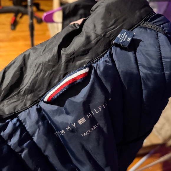 Tommy Hilfiger Navy and Black Packable Quilted Jacket with Signature Trim - Picture 2 of 2